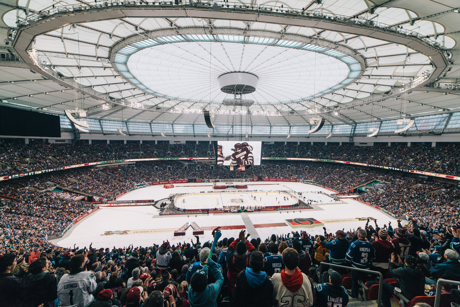 canucks-goal-bc-place-heritage-classic