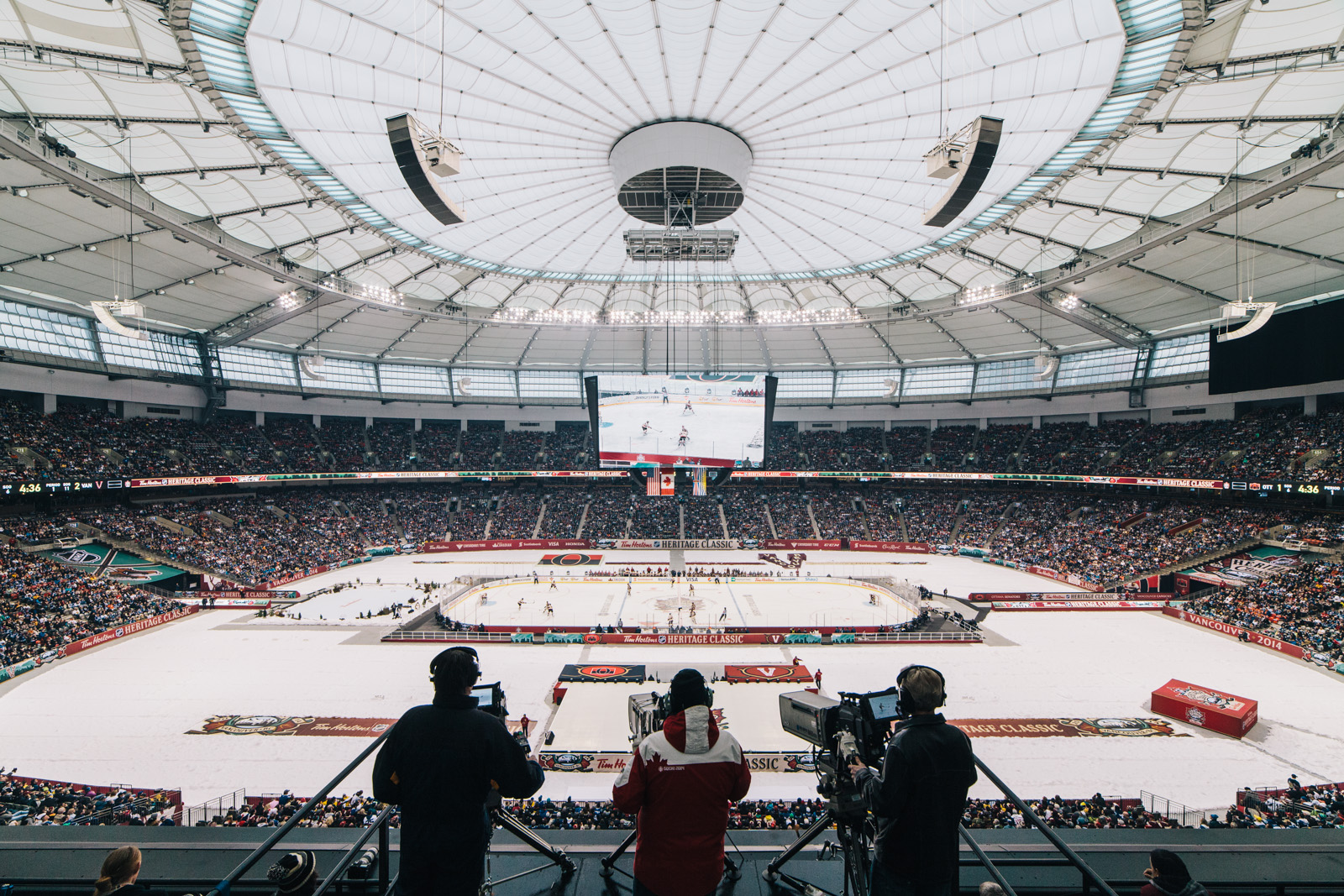 vancouver-canucks-bc-place-heritage-classic