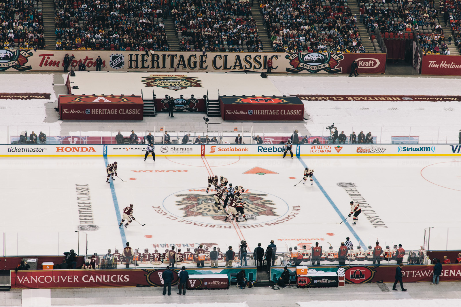 heritage-classic-vancouver-canucks-bc-place-faceoff